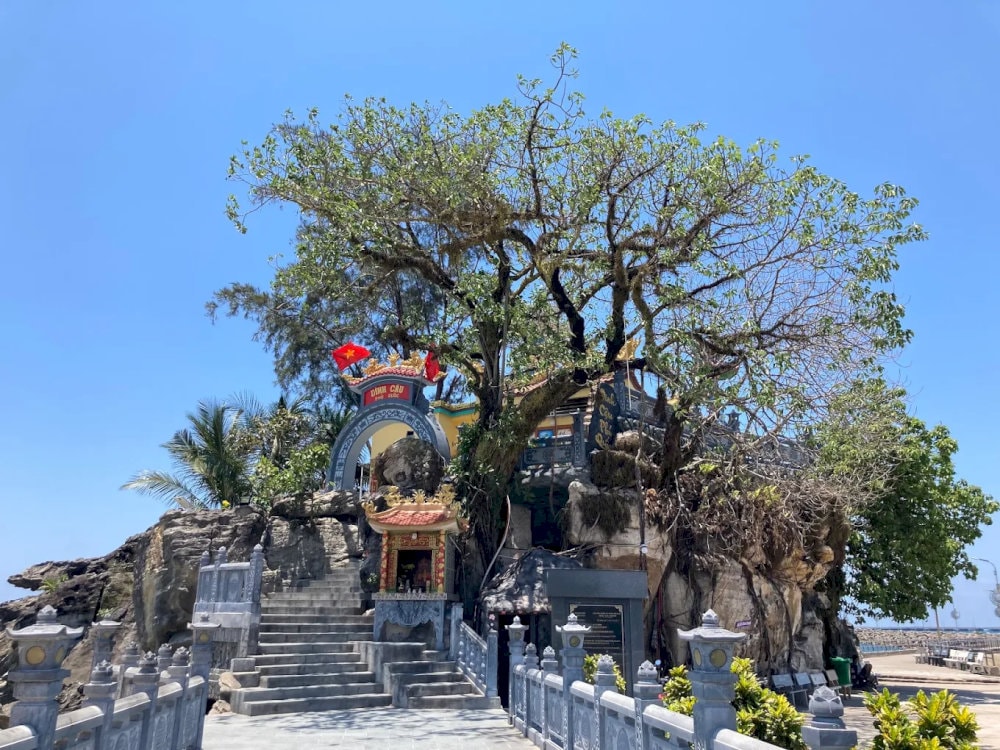 From the outside, the temple impresses with centuries-old trees and its perch on a massive seaside rock